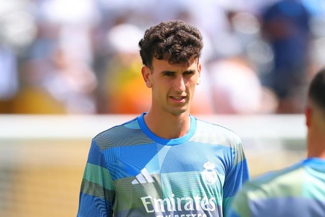 访时谈到了, 过去几周内, 莫首发并踢