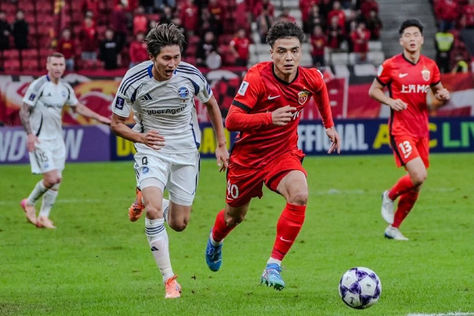 实行跨年度, 撰文对海港